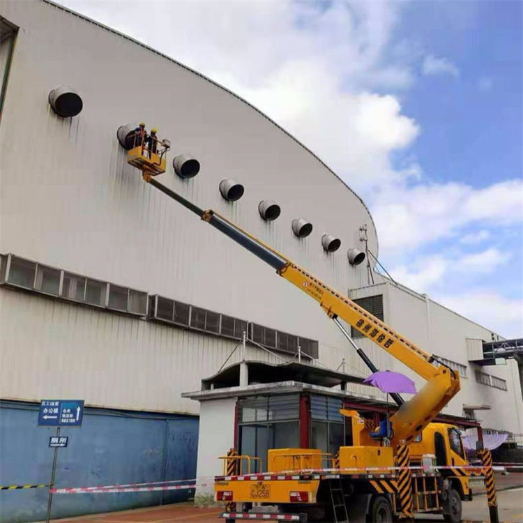 樟木头镇高空作业车出租服务：专业广告牌安装解决方案